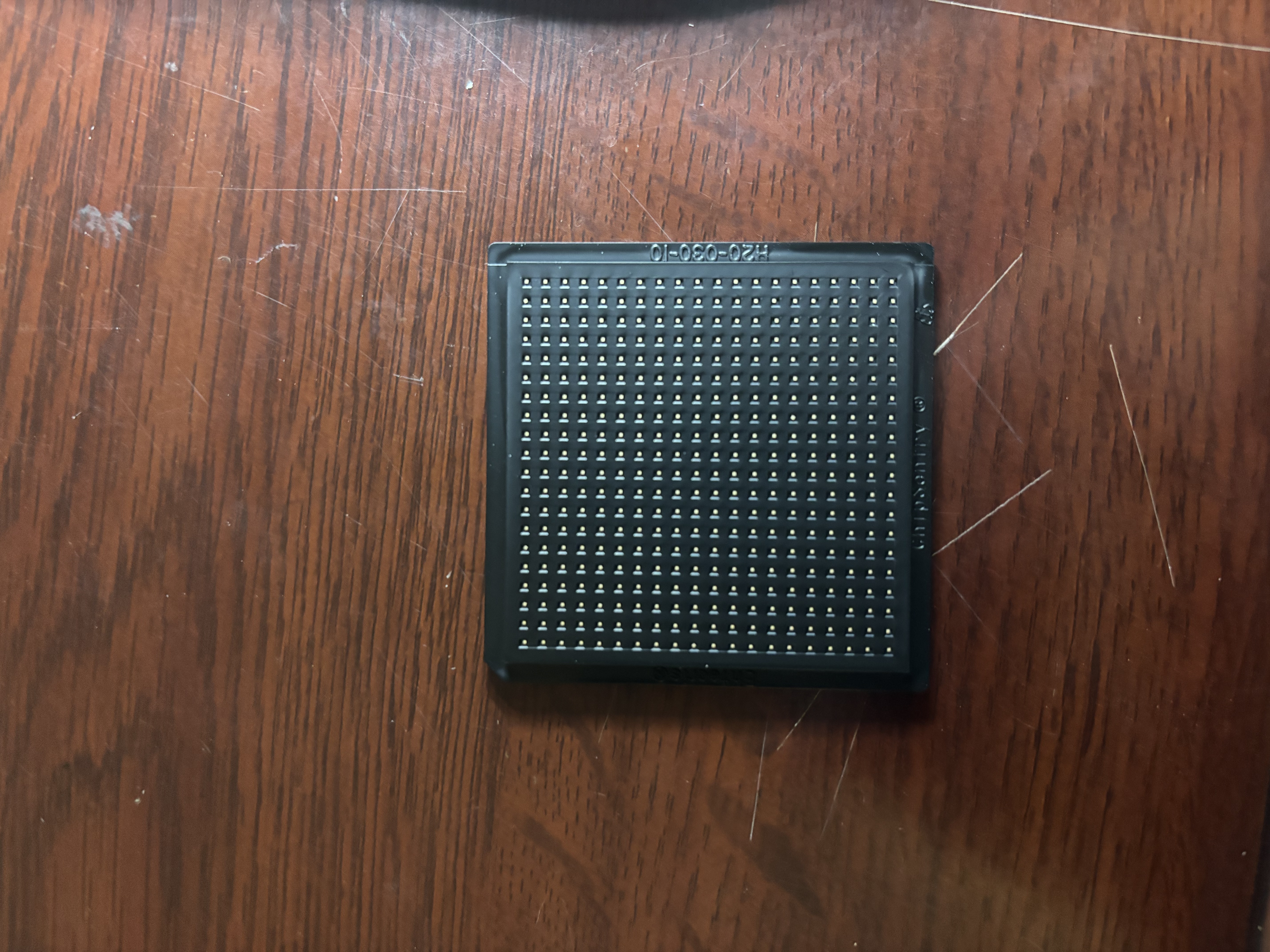 91MCC100G Single-Side Edge-Retained Chip Capacitor 10pF/100V High Stability RF SMD Capacitor